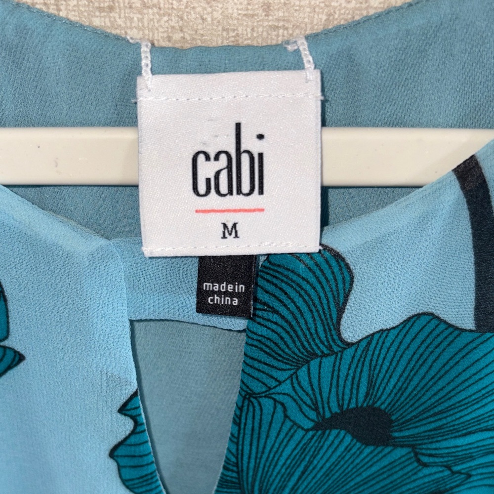 Cabi Blue Poppy Floral Sleeveless Blouse Sz M Botanical Casual Chic Officewear - Picture 3 of 12